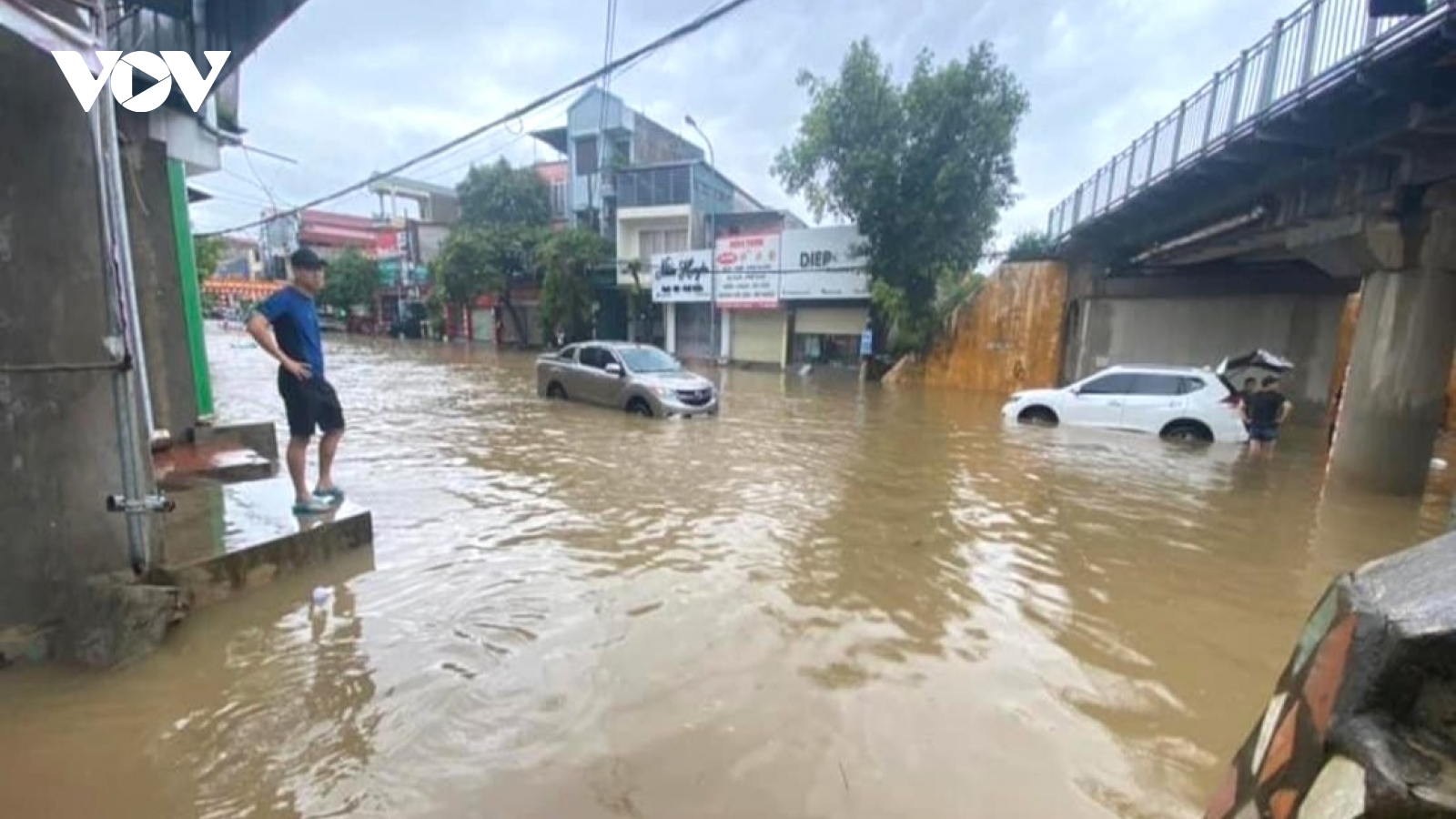 Mực nước sông tại Lạng Sơn vượt báo động 3, sẵn sàng nhân lực để ứng phó